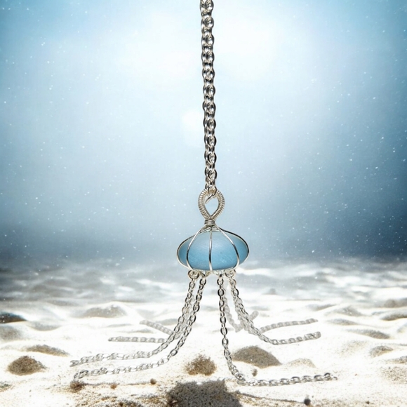 JELLYFISH Necklace pale frosted blue on silver - Picture 1 of 2